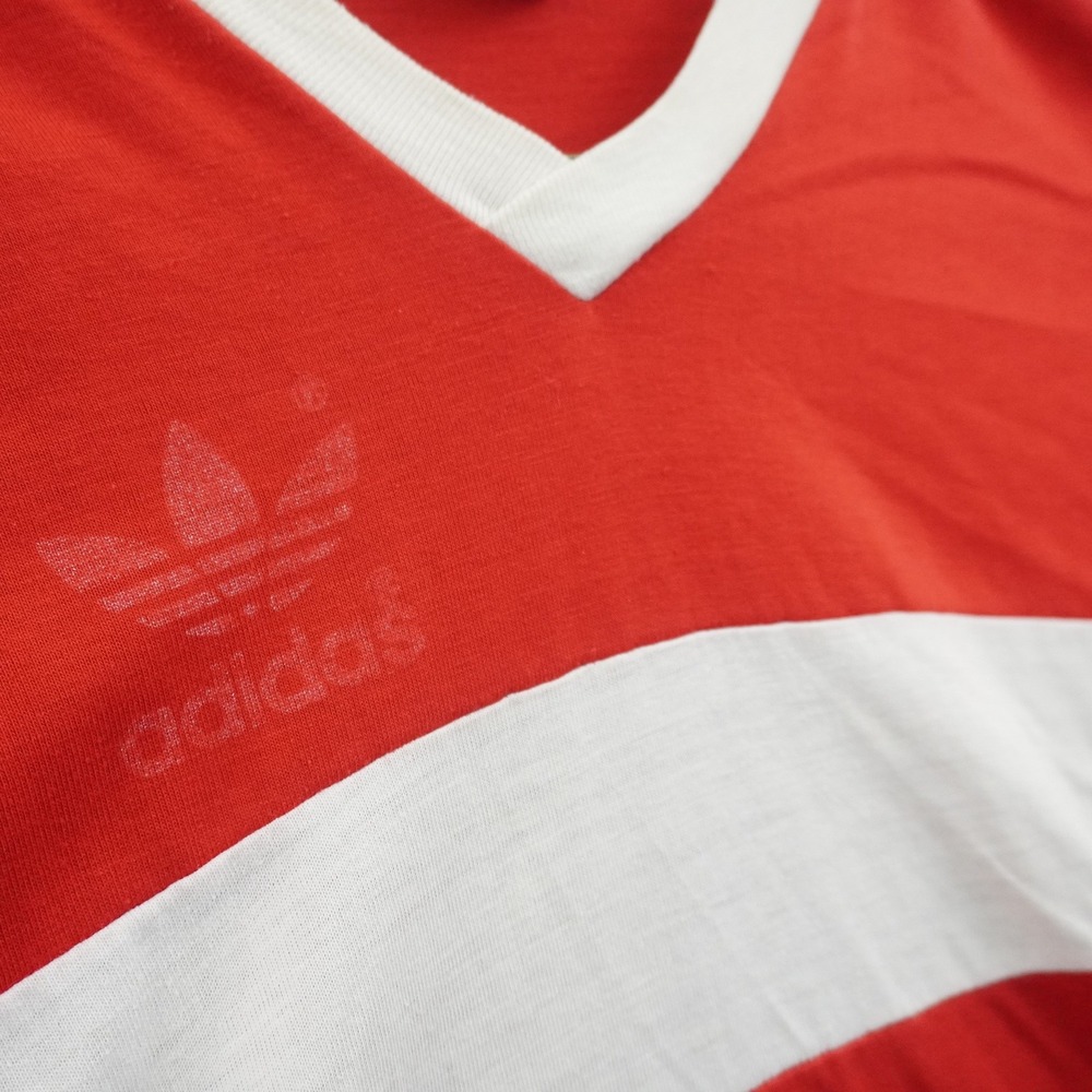 Adidas V-Neck T-Shirt Mens Medium Red White 80s Vintage USA Trefoil Ringer Tee - Picture 2 of 10